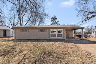9226 Bataan Drive, St Louis, MO 63134