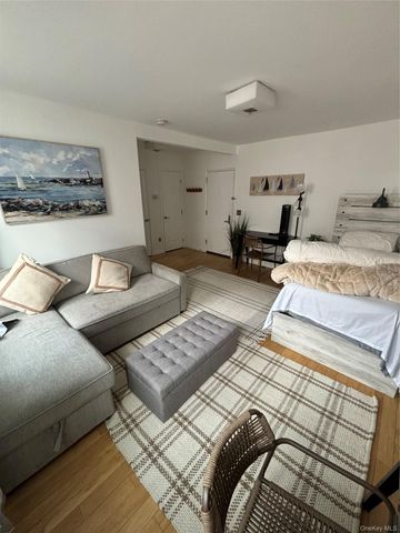251-255 W Broadway 203, Long Beach, NY 11561