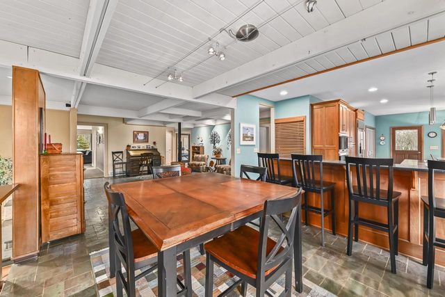 W307N6992 Club CIRCLE E, Hartland, WI 53029