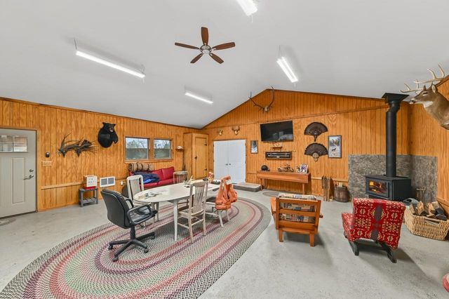 W307N6992 Club CIRCLE E, Hartland, WI 53029