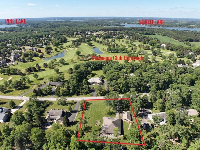 W307N6992 Club CIRCLE E, Hartland, WI 53029