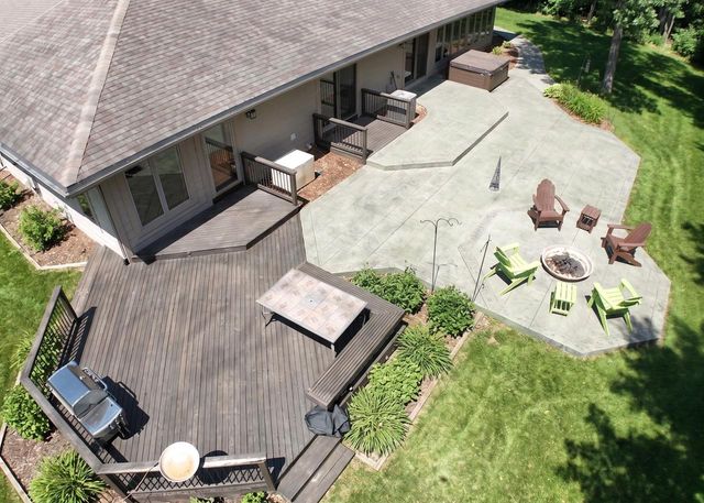 W307N6992 Club CIRCLE E, Hartland, WI 53029