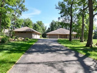 W307N6992 Club CIRCLE E, Hartland, WI 53029