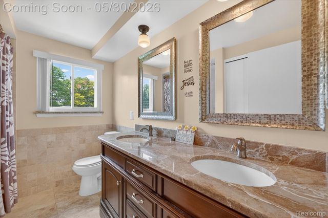 4059 Gatesford Circle Drive, Troy, MI 48085