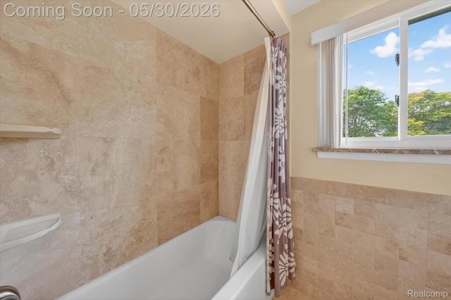 4059 Gatesford Circle Drive, Troy, MI 48085