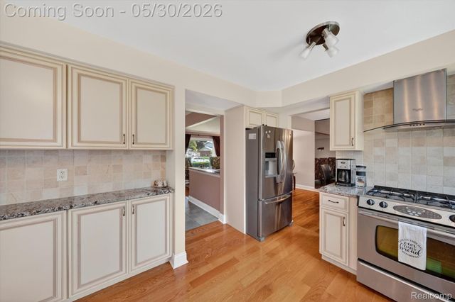 4059 Gatesford Circle Drive, Troy, MI 48085