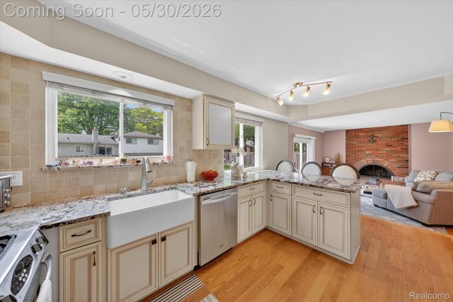 4059 Gatesford Circle Drive, Troy, MI 48085
