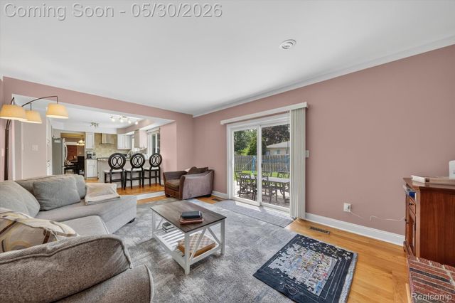 4059 Gatesford Circle Drive, Troy, MI 48085