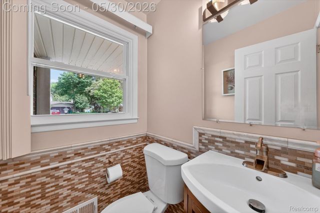 4059 Gatesford Circle Drive, Troy, MI 48085