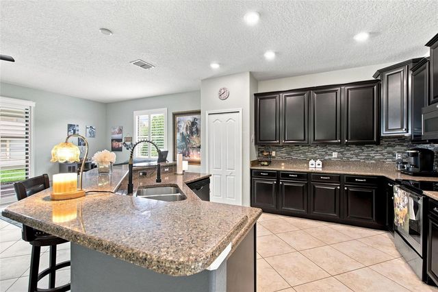 8961 DOVE VALLEY WAY, Davenport, FL 33896