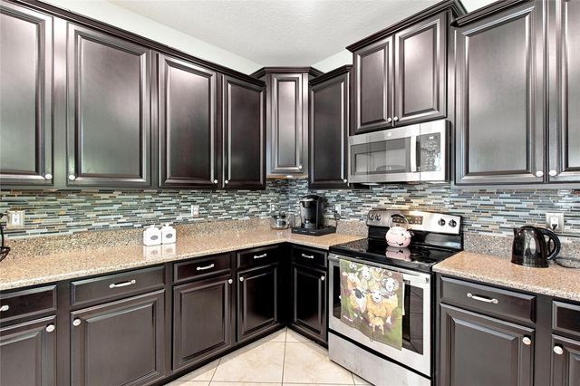 8961 DOVE VALLEY WAY, Davenport, FL 33896
