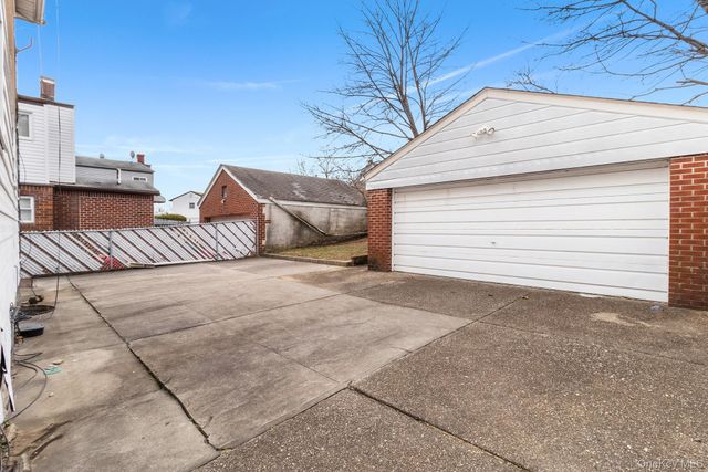 11916 204th Street, Saint Albans, NY 11412