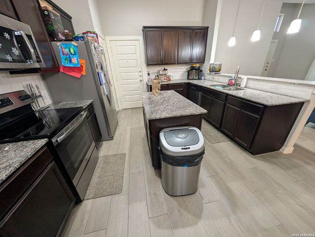 2237 AVERY VLG, New Braunfels, TX 78130