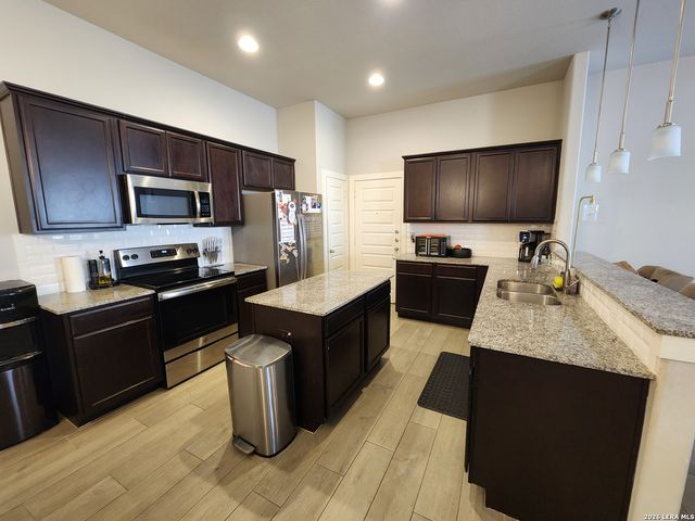 2237 AVERY VLG, New Braunfels, TX 78130