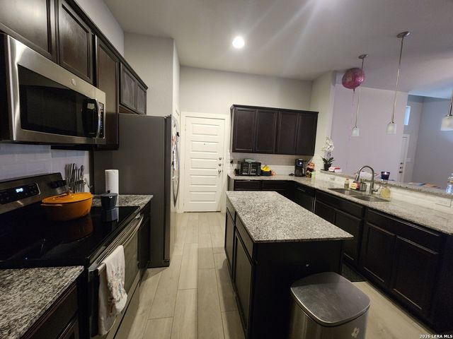 2237 AVERY VLG, New Braunfels, TX 78130