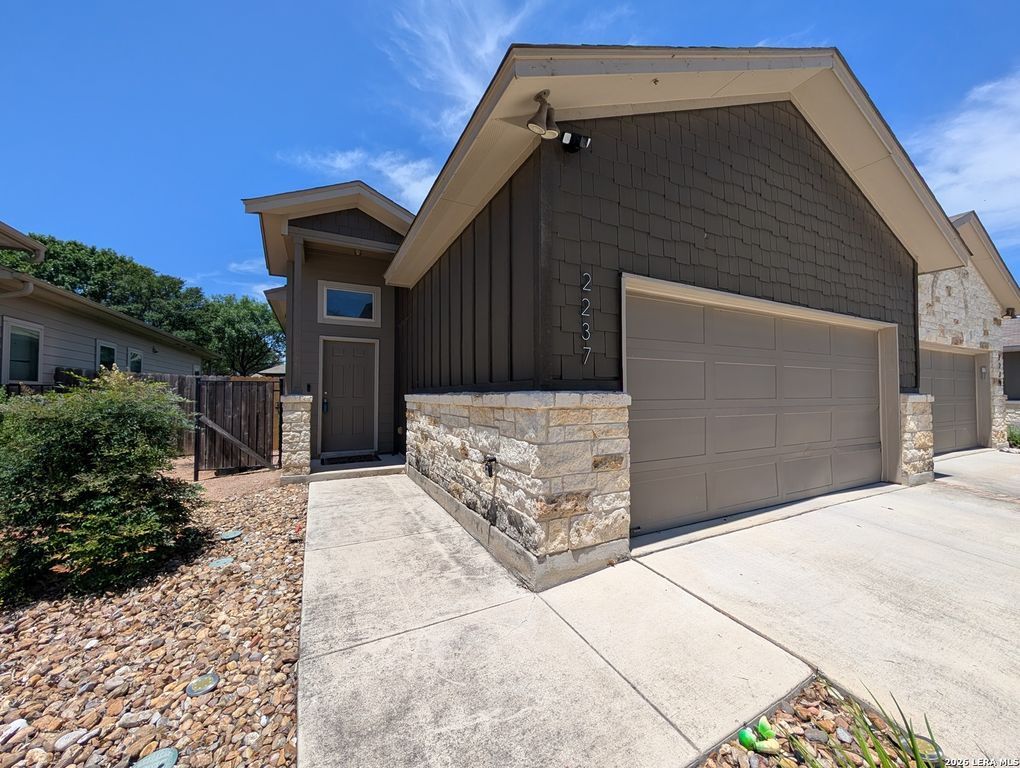 2237 AVERY VLG, New Braunfels, TX 78130