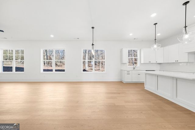 205 Carrington Point, Canton, GA 30115