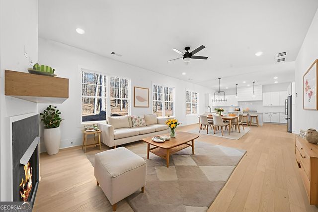 205 Carrington Point, Canton, GA 30115