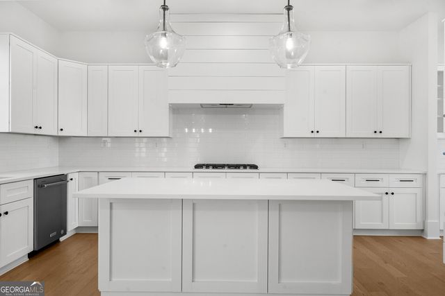 205 Carrington Point, Canton, GA 30115