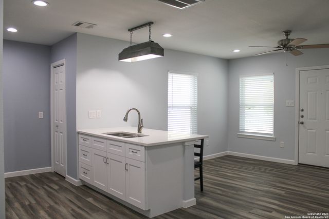 1475 CONTOUR DR, San Antonio, TX 78212