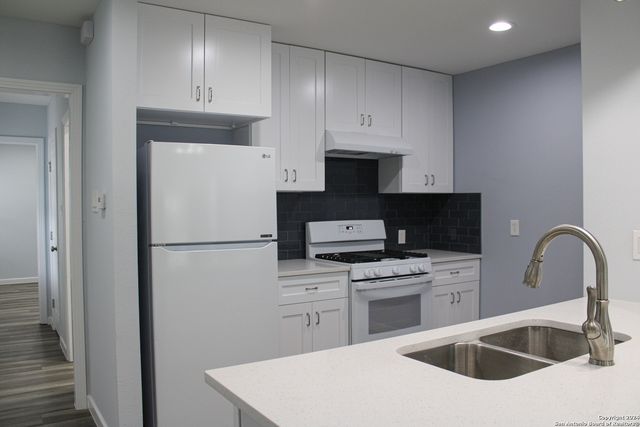 1475 CONTOUR DR, San Antonio, TX 78212
