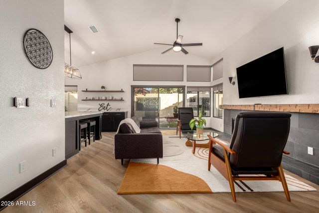 22 E CAROLINE Lane, Tempe, AZ 85284