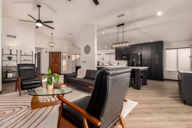 22 E CAROLINE Lane, Tempe, AZ 85284