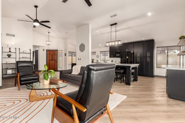 22 E CAROLINE Lane, Tempe, AZ 85284