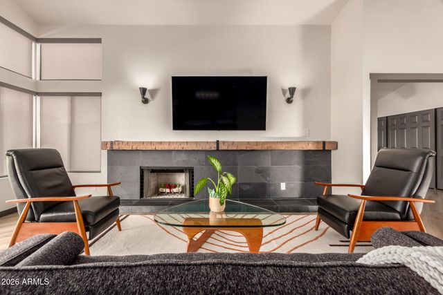 22 E CAROLINE Lane, Tempe, AZ 85284