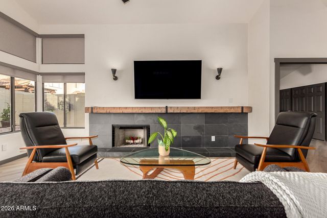 22 E CAROLINE Lane, Tempe, AZ 85284