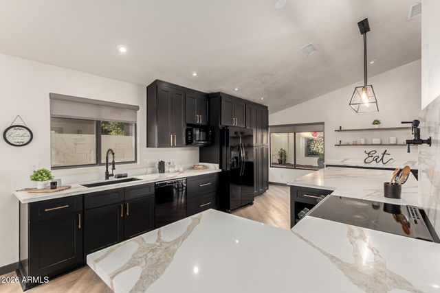 22 E CAROLINE Lane, Tempe, AZ 85284