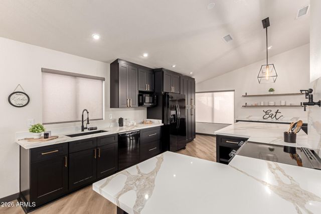 22 E CAROLINE Lane, Tempe, AZ 85284