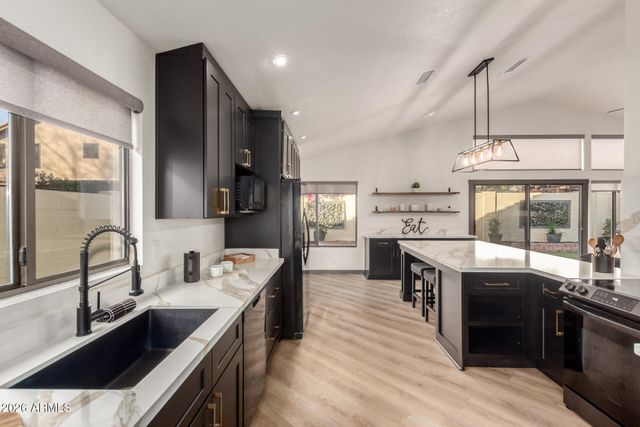 22 E CAROLINE Lane, Tempe, AZ 85284