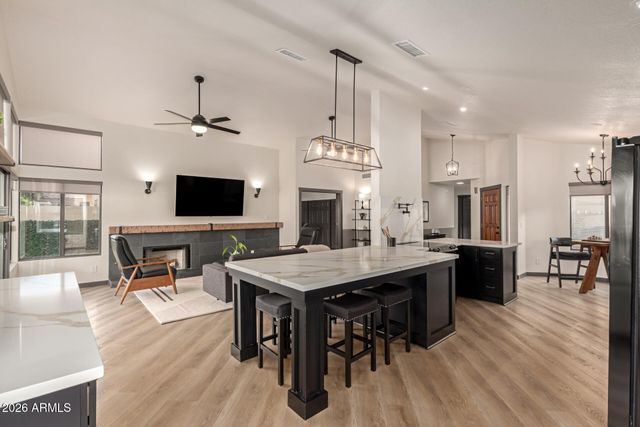 22 E CAROLINE Lane, Tempe, AZ 85284