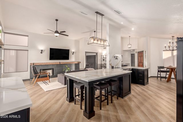 22 E CAROLINE Lane, Tempe, AZ 85284