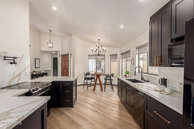 22 E CAROLINE Lane, Tempe, AZ 85284