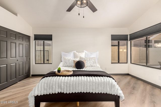 22 E CAROLINE Lane, Tempe, AZ 85284