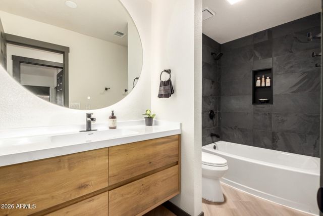 22 E CAROLINE Lane, Tempe, AZ 85284