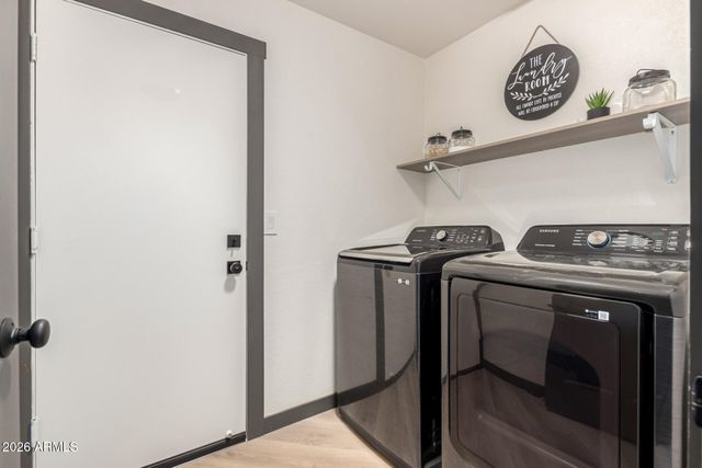 22 E CAROLINE Lane, Tempe, AZ 85284