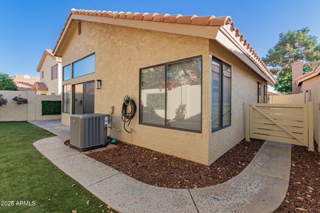 22 E CAROLINE Lane, Tempe, AZ 85284