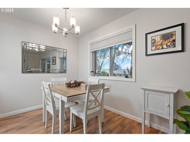 11510 Sw CROWN Dr 5, King City, OR 97224