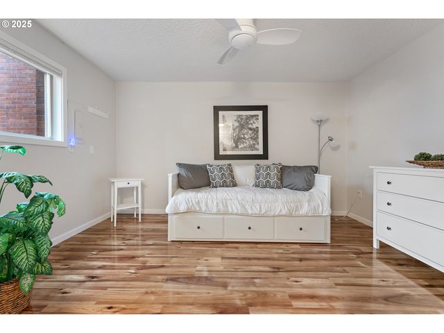 11510 Sw CROWN Dr 5, King City, OR 97224