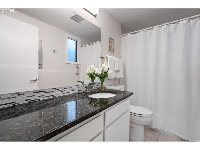 11510 Sw CROWN Dr 5, King City, OR 97224