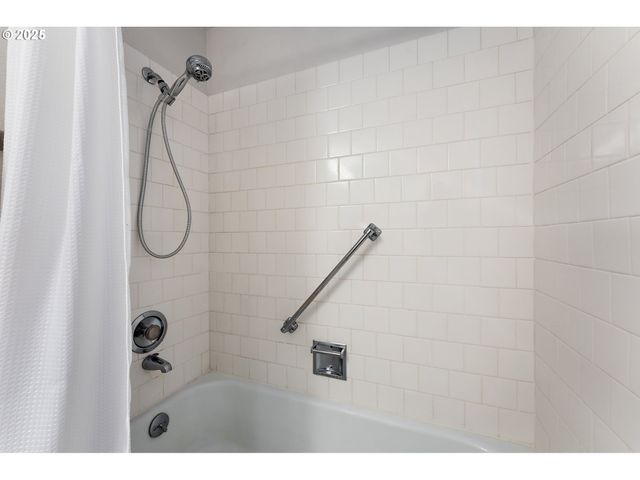 11510 Sw CROWN Dr 5, King City, OR 97224