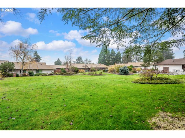 11510 Sw CROWN Dr 5, King City, OR 97224