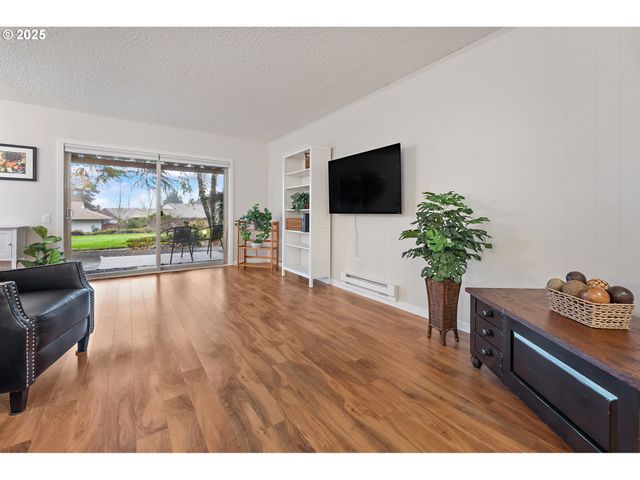 11510 Sw CROWN Dr 5, King City, OR 97224