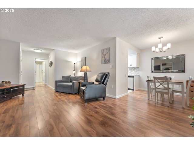 11510 Sw CROWN Dr 5, King City, OR 97224