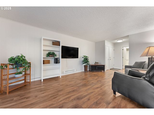 11510 Sw CROWN Dr 5, King City, OR 97224