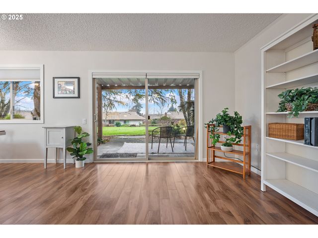 11510 Sw CROWN Dr 5, King City, OR 97224