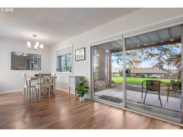 11510 Sw CROWN Dr 5, King City, OR 97224